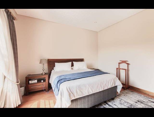 5 BEDROOM HOUSE FOR SALE IN DOWERGLEN EXT 4